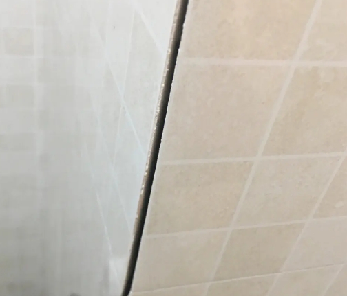 兴安瓷砖空鼓维修公司分享阳台瓷砖脱落的修复过程可以分为以下几个步骤